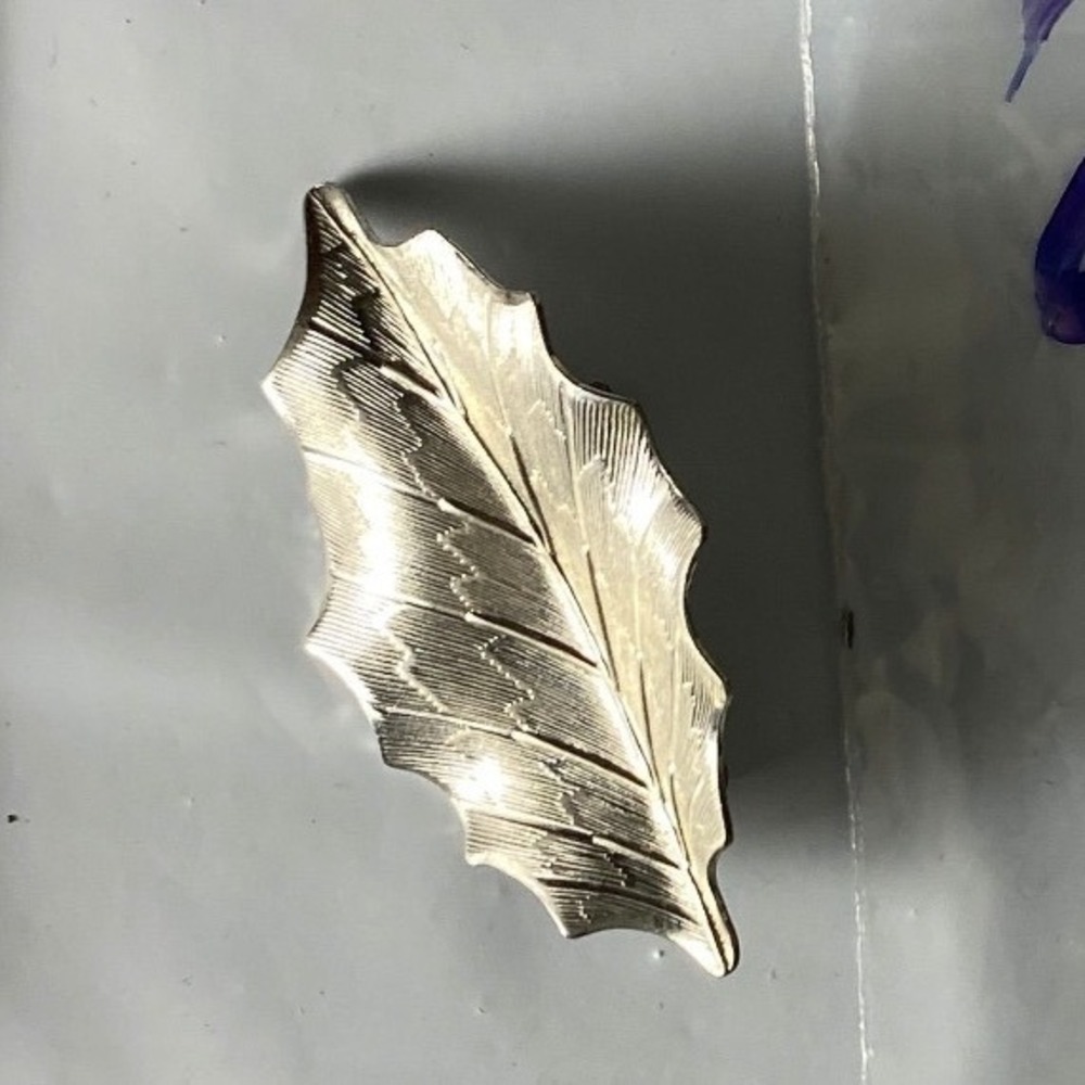Vintage Silver Tone Holly Leaf Brooch‎ Pin Botanical Christmas Holiday Accessory